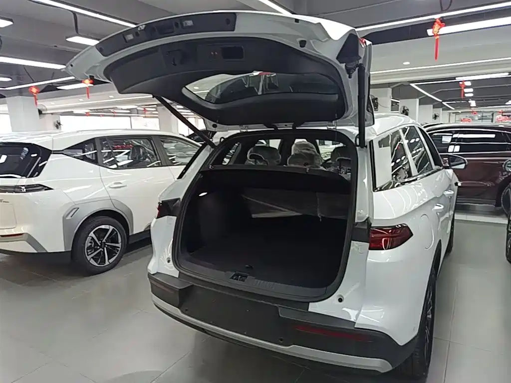BYD Song Pro New Energy 2025 2nd Generation Smart Drive Edition DM-i 75KM Surpassing Type фото 19