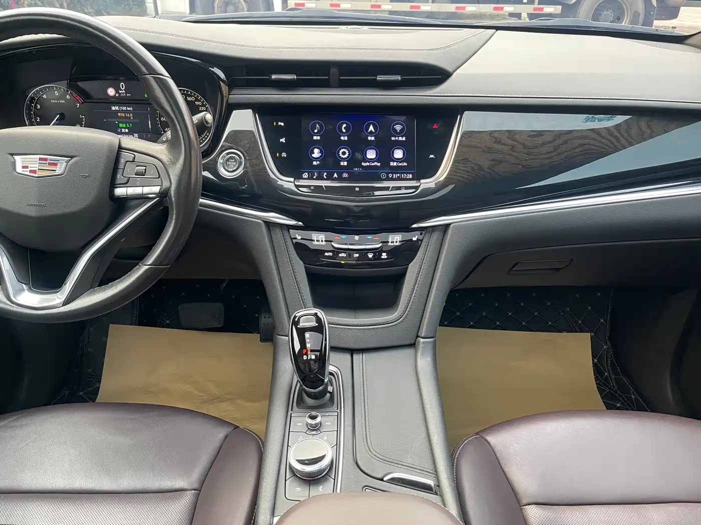 CADILLAC XT6