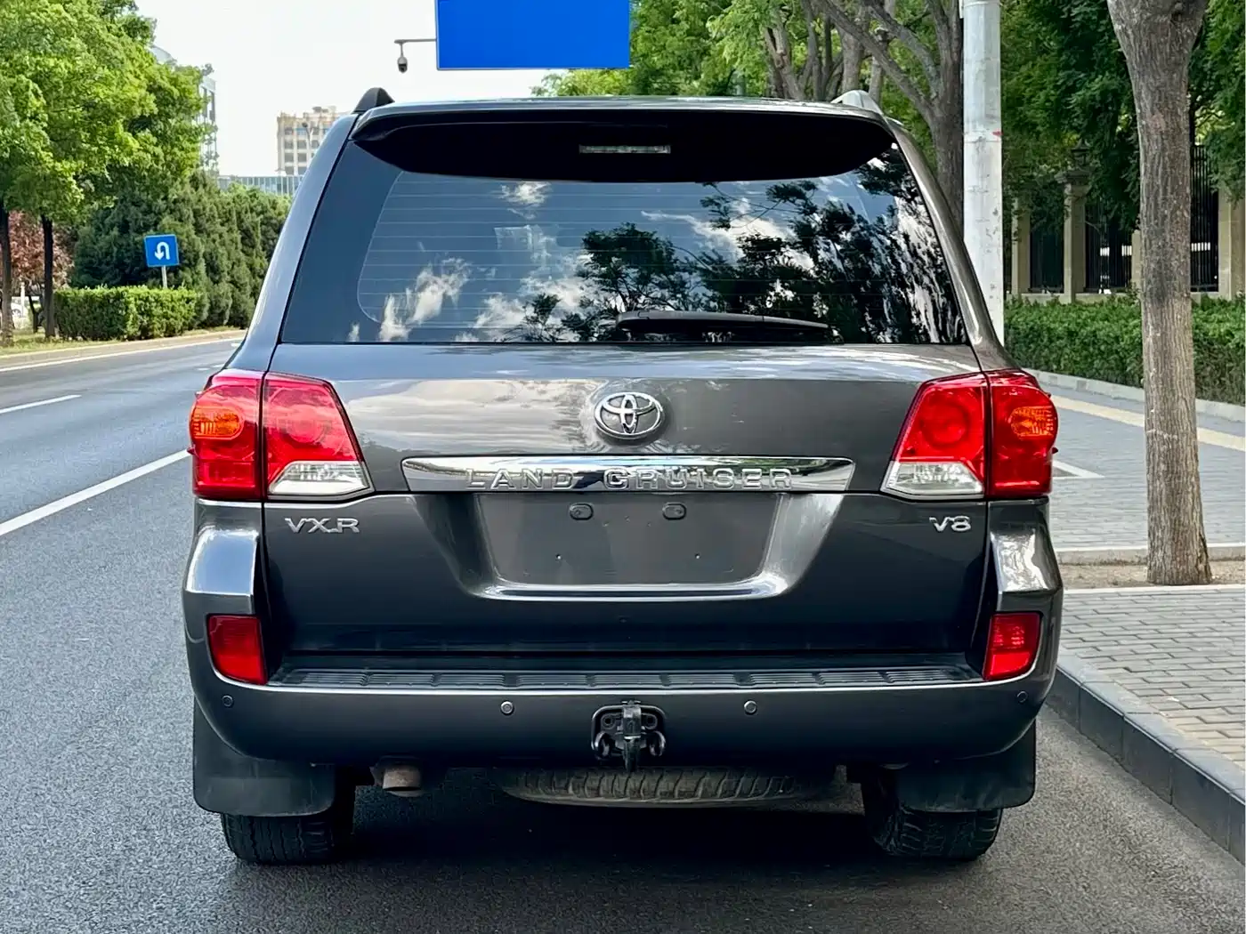 Toyota Land Cruiser (Import) 2015 4.0L V6 Middle East Low Configuration Edition фото 4