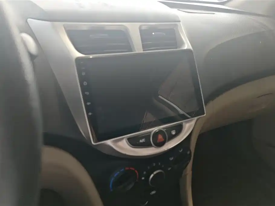 Hyundai Verna 2014 1.4L Automatic Smart GLS фото 13