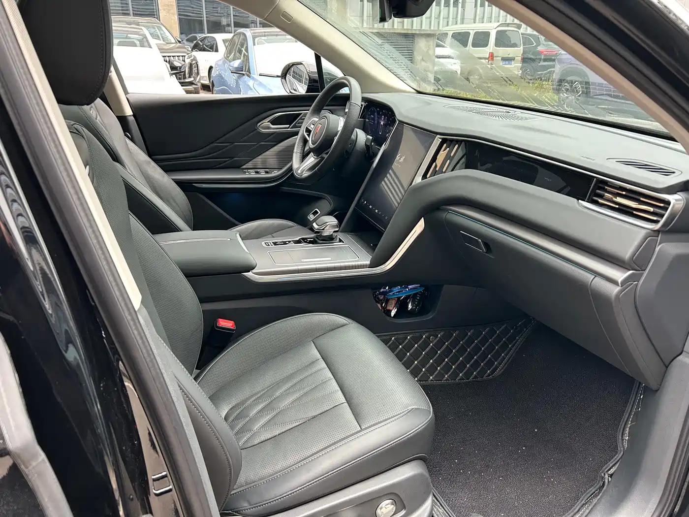 Hongqi HS7 PHEV 2024 2.0T PHEV 4WD Flagship Edition 6-seater фото 17