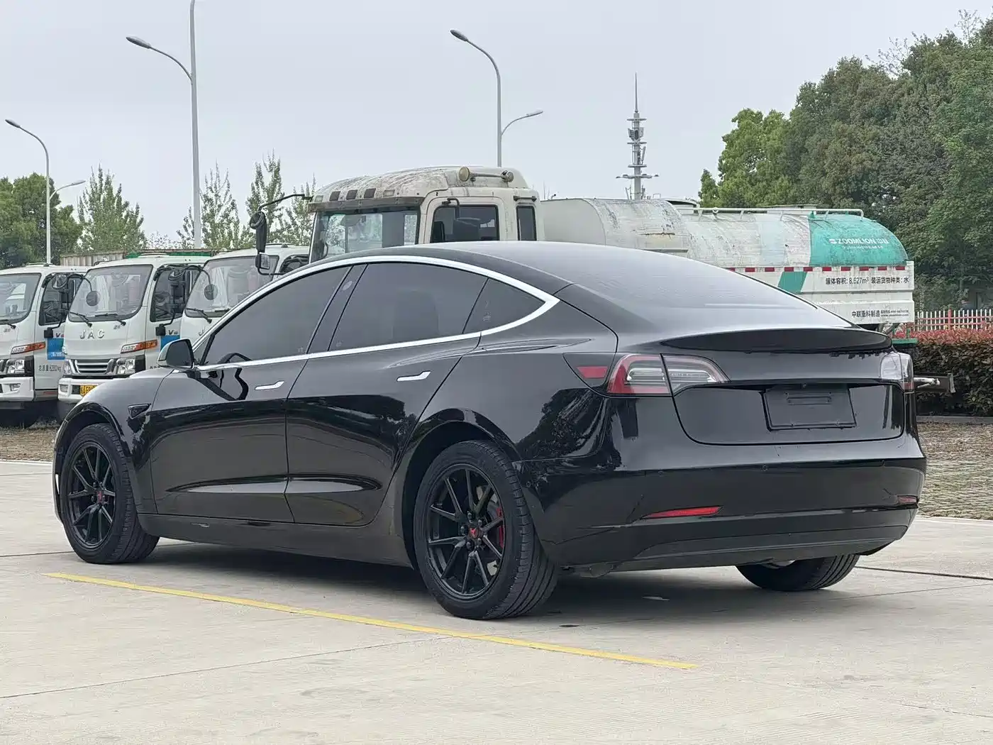 TESLA MODEL 3