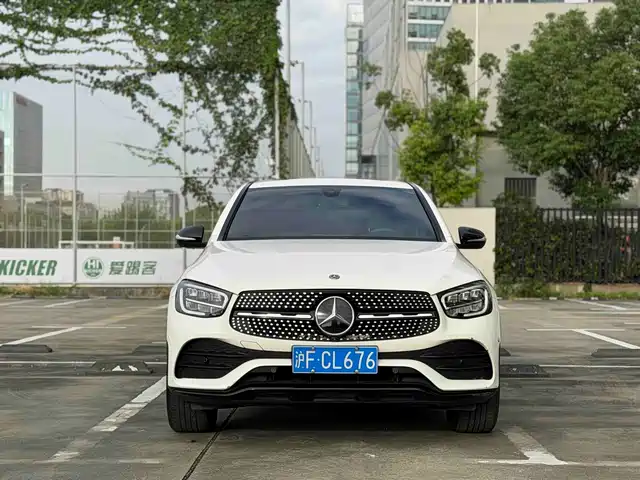 Mercedes-Benz GLC Coupe 2020 GLC 260 4MATIC Coupe SUV — фото 2