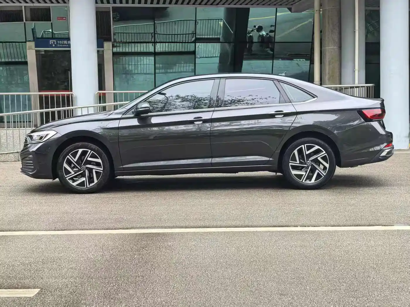 Volkswagen Sagitar 2026 Model Year Facelift 30 Million Special Edition 300TSI DSG Premium Edition фото 5
