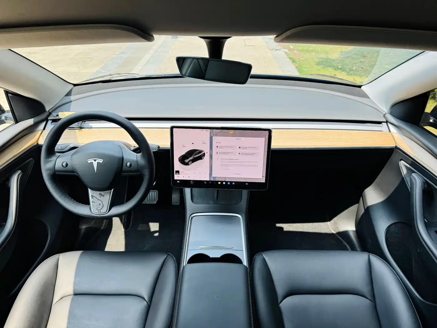 TESLA MODEL Y
