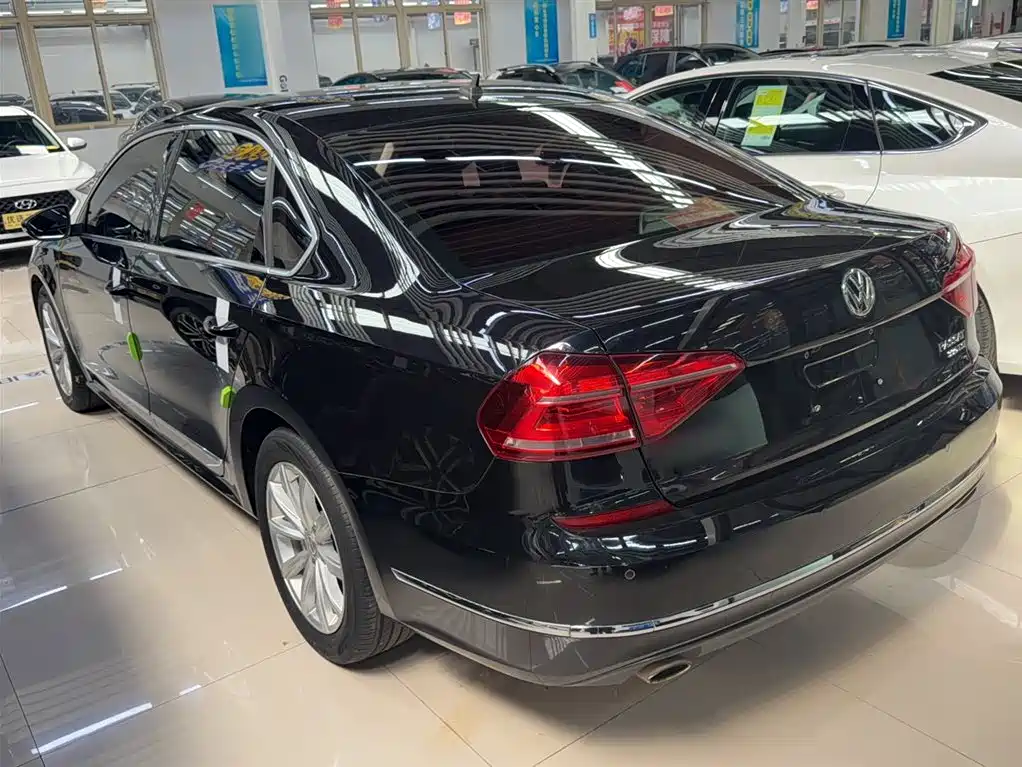 Volkswagen Passat 2017 330TSI DSG Prestige фото 10