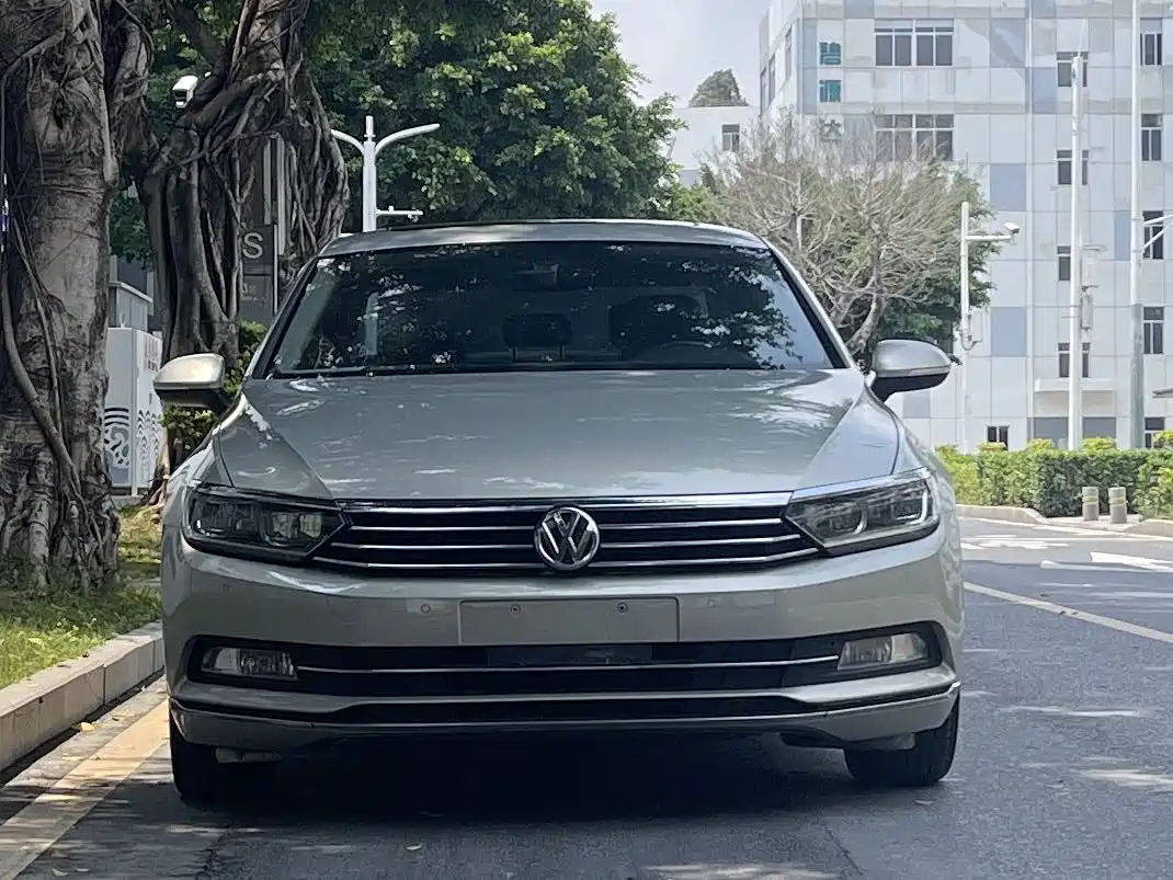 Volkswagen Magotan (Import) 2012 Wagon 2.0TSI Comfort фото 2