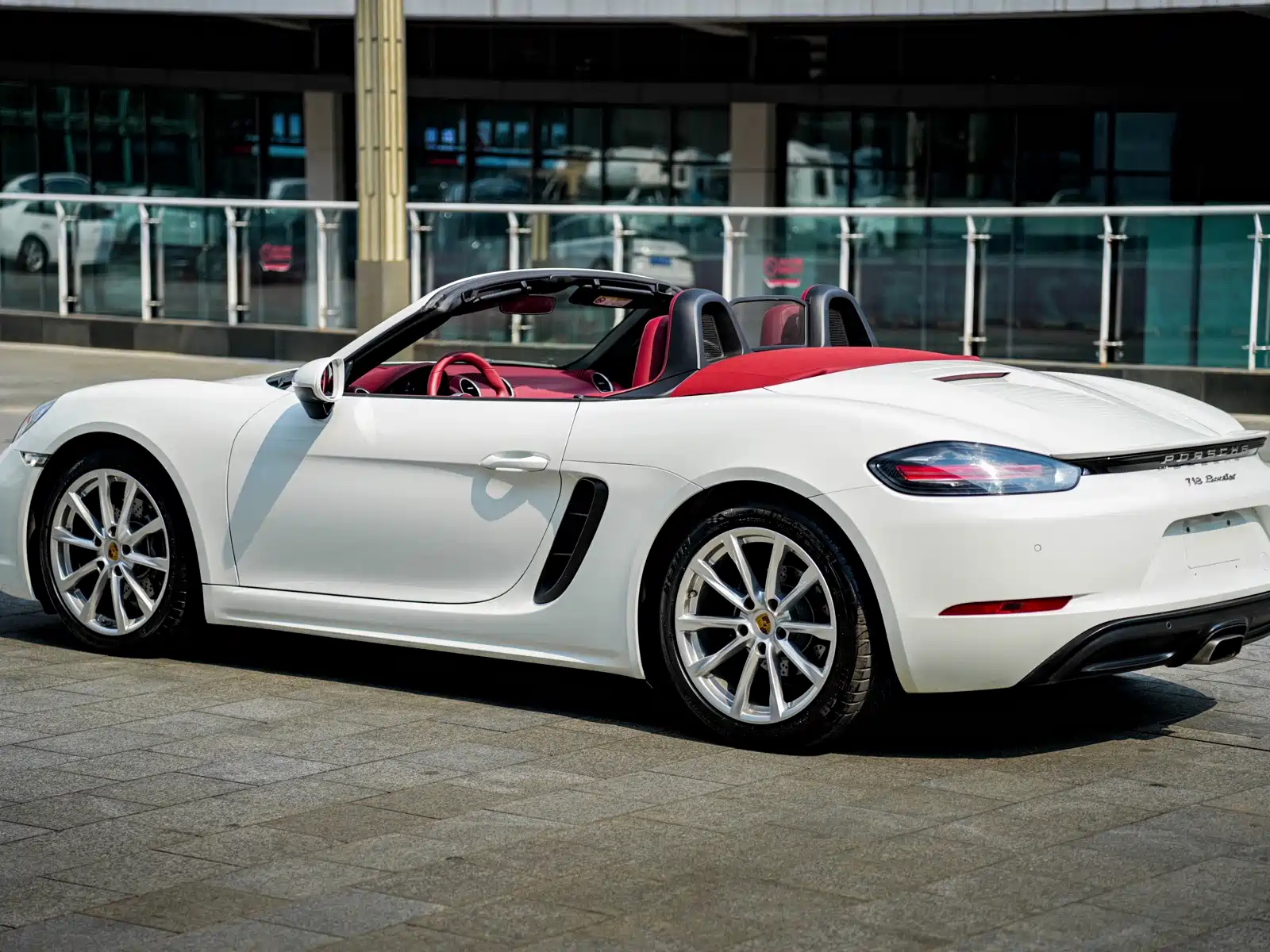 صورة 14 - Porsche 718