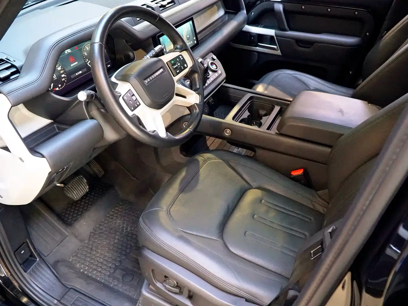Land Rover Defender 2021 110 P400 X-DYNAMIC HSE фото 9