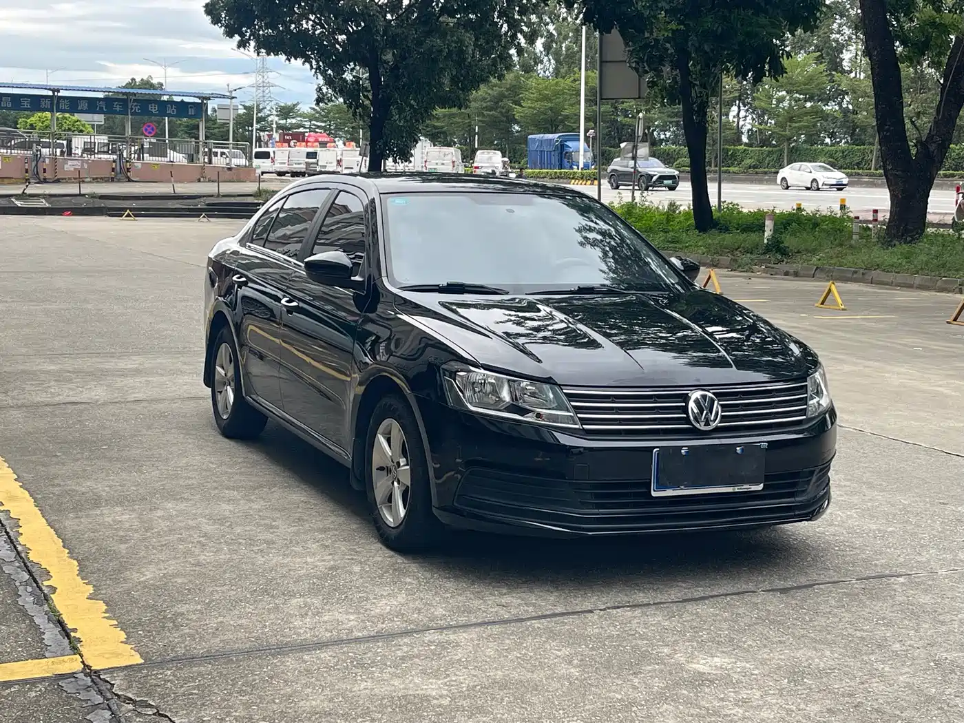 Photo 3 - Volkswagen Lavida