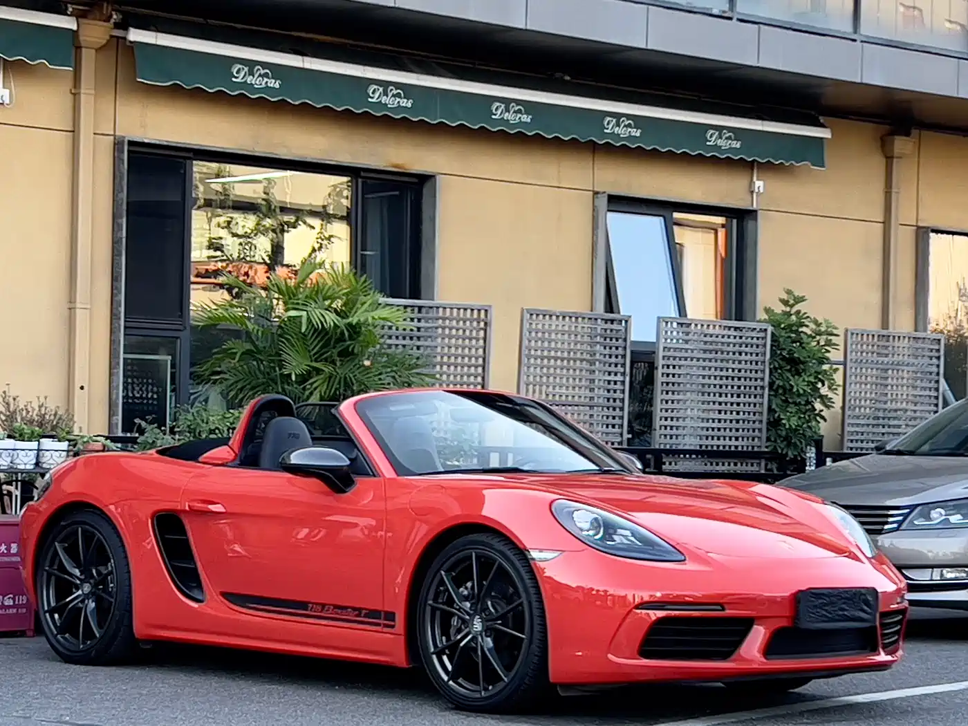 Porsche 718 2022 Boxster T 2.0T фото 3
