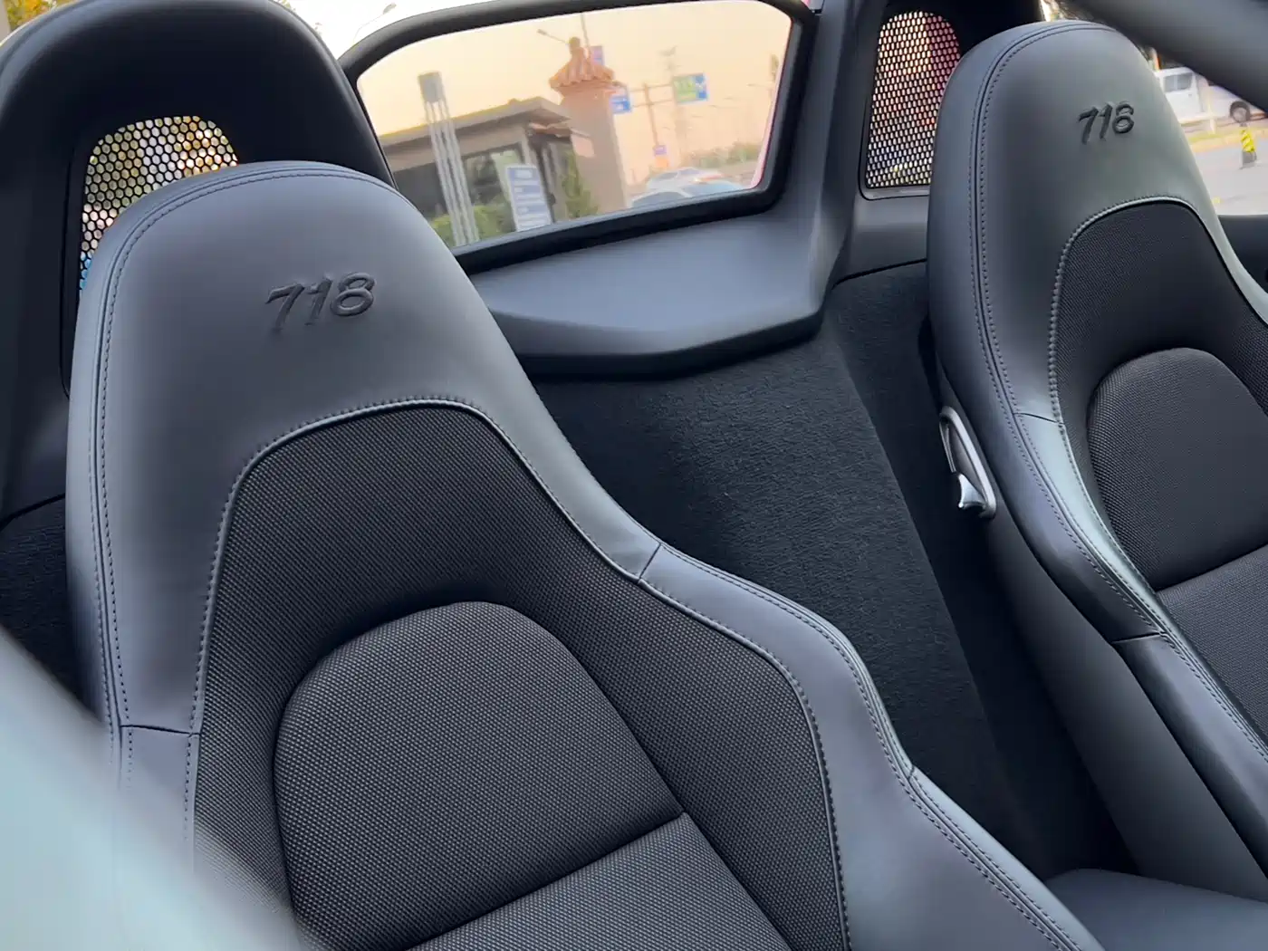 Porsche 718 2022 Boxster T 2.0T фото 30