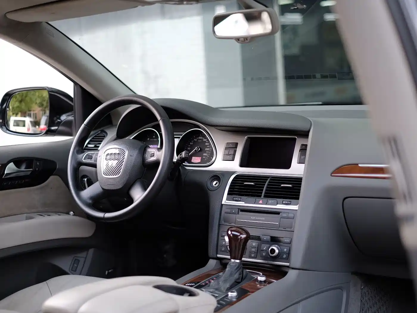Фото 44 - Audi Q7