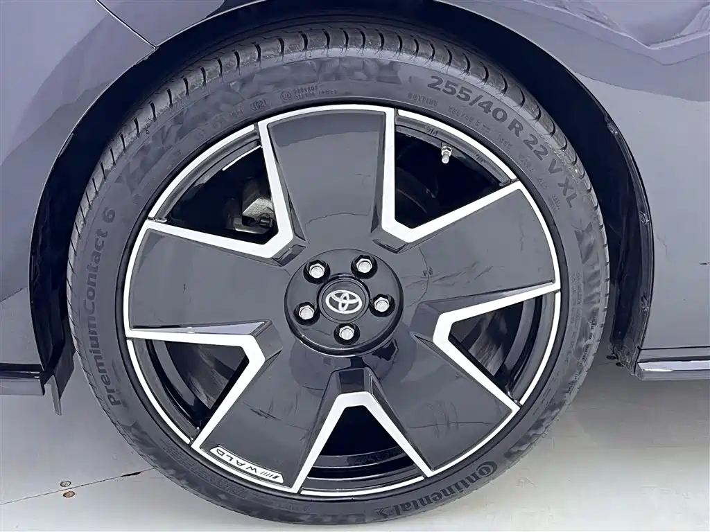 Toyota Granvia 2022 Model Year 2.5L Hybrid Flagship Edition фото 10