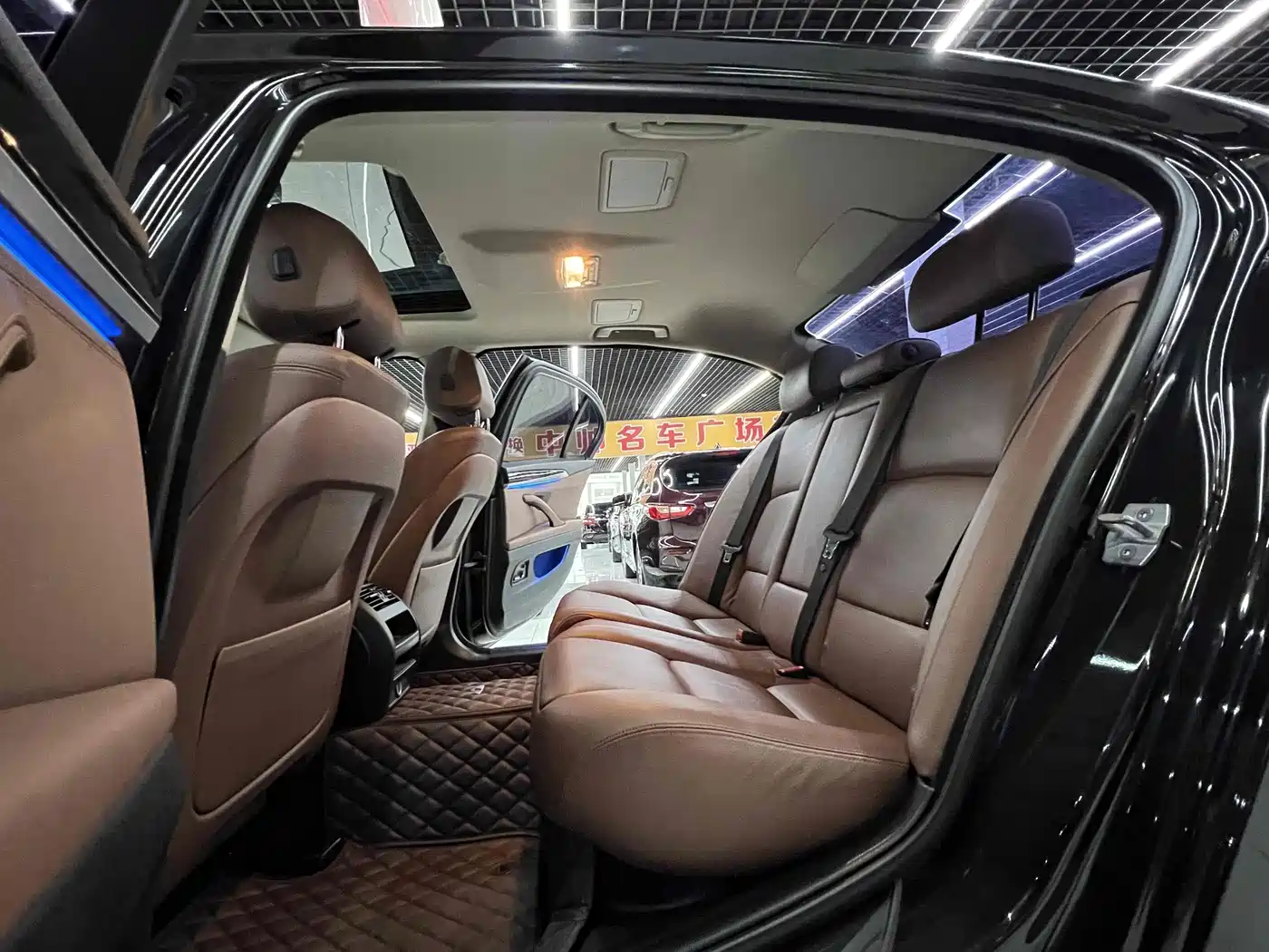 BMW 5 Series 2017 520Li Classic Edition фото 16