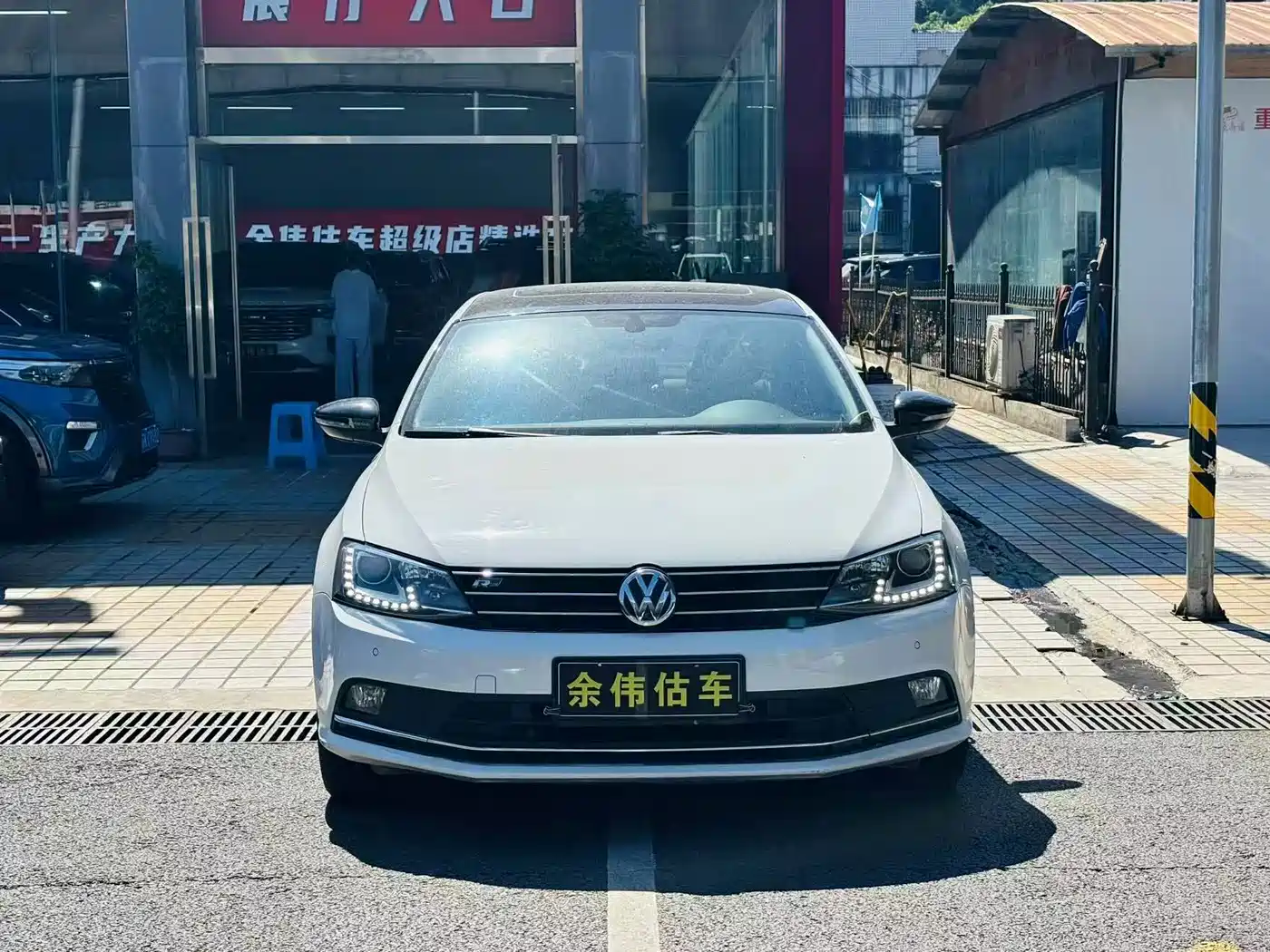 Photo 2 - Volkswagen Sagitar