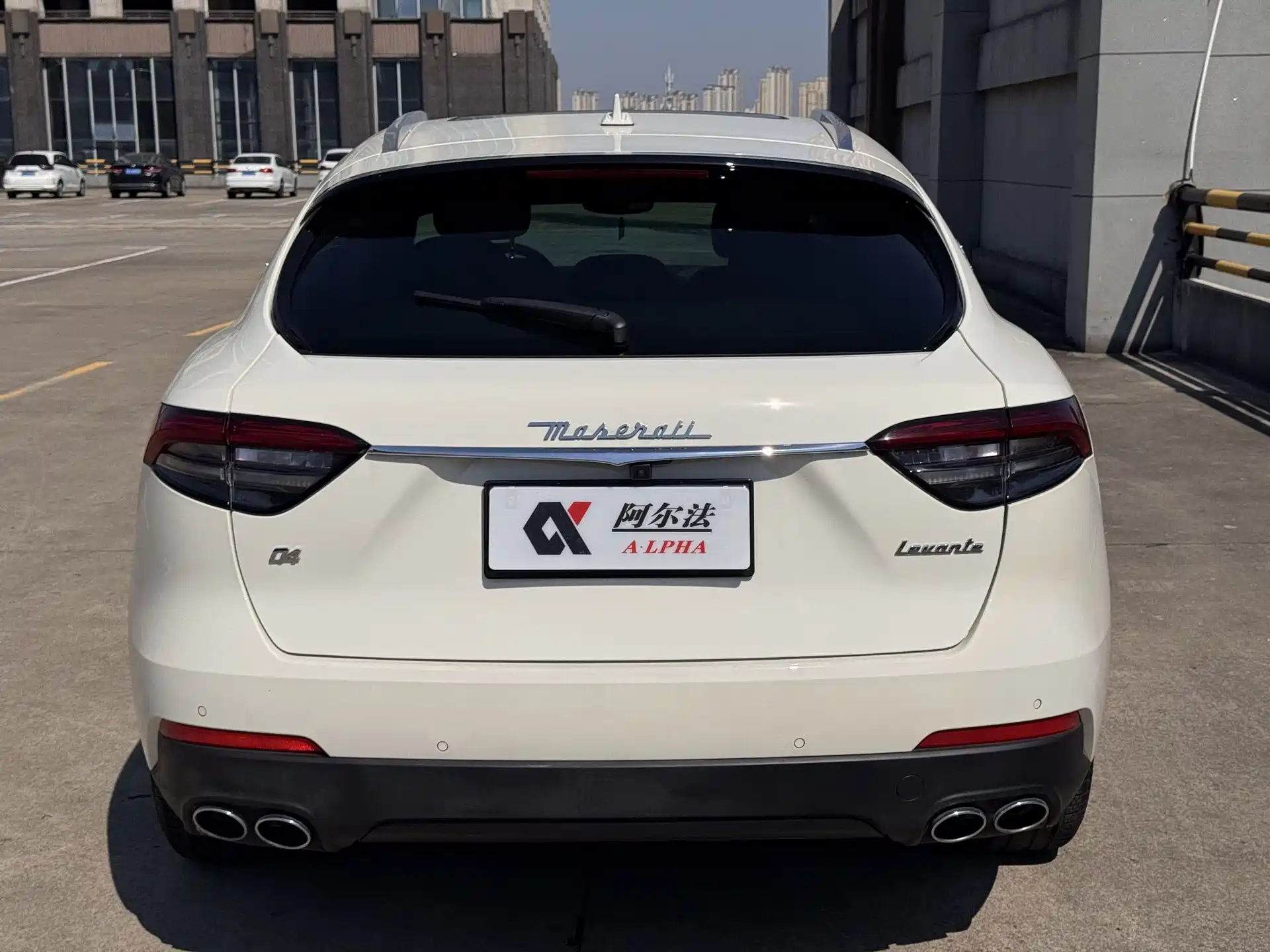 Photo 5 - Maserati Levante