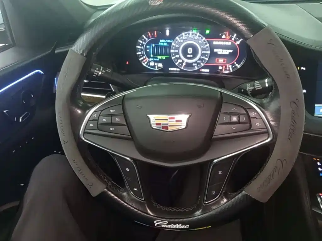 Фото 11 - Cadillac CT6