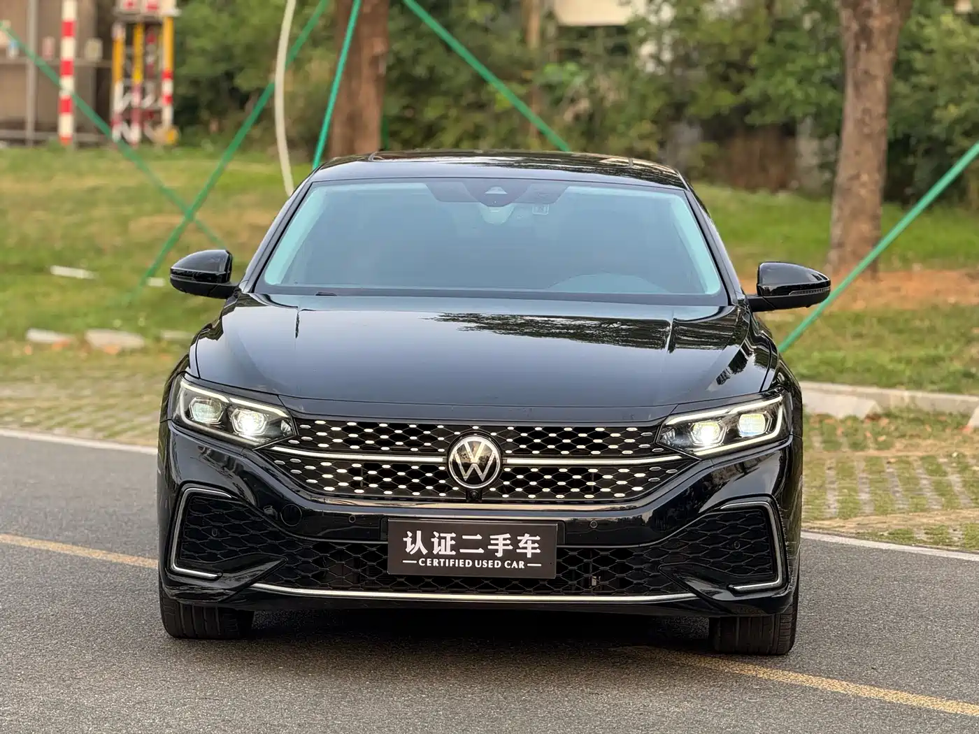 Volkswagen Passat 2024 380TSI Starlight Luxury Edition фото 2