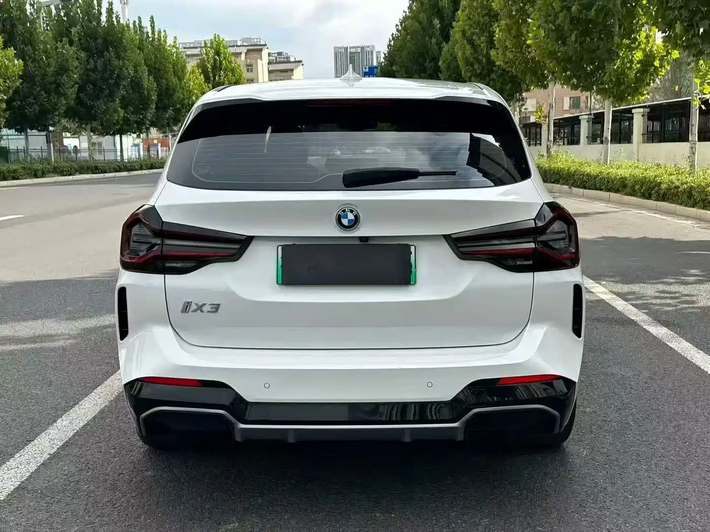 Photo 8 - BMW iX3