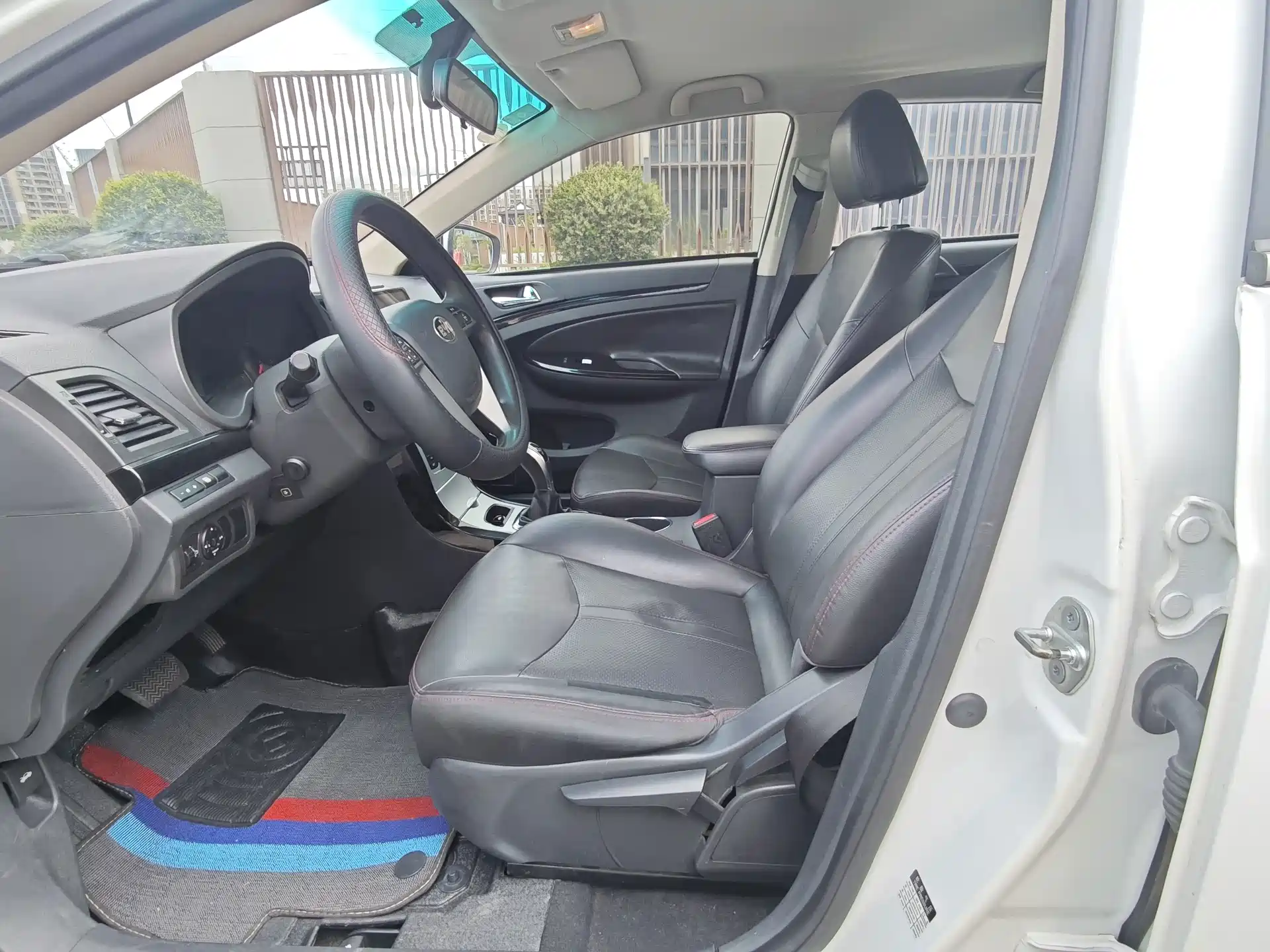 Фото 6 - BYD e5