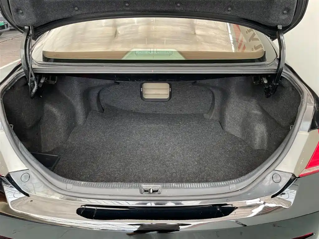 Toyota Camry 2011 240G Classic Anniversary Edition фото 16