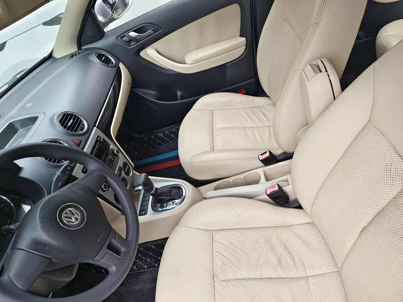 Volkswagen Lavida 2011 1.6L Automatic Pinxuan Edition фото 8
