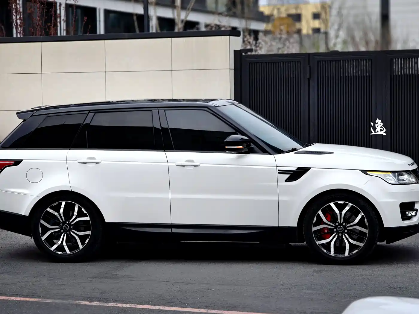 Land Rover Range Rover Sport 2017 3.0 SC V6 SE фото 3