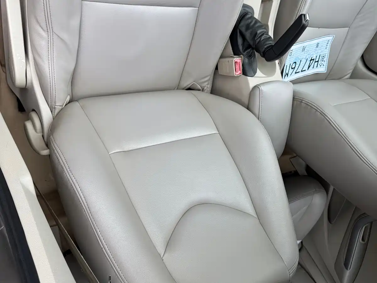 Peugeot 408 2011 2.0L Automatic Comfort Edition фото 14