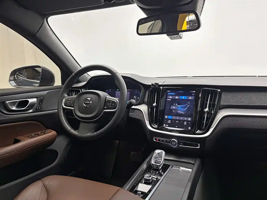 Volvo S60 2023 B4 Smart Comfort Luxury Edition фото 22