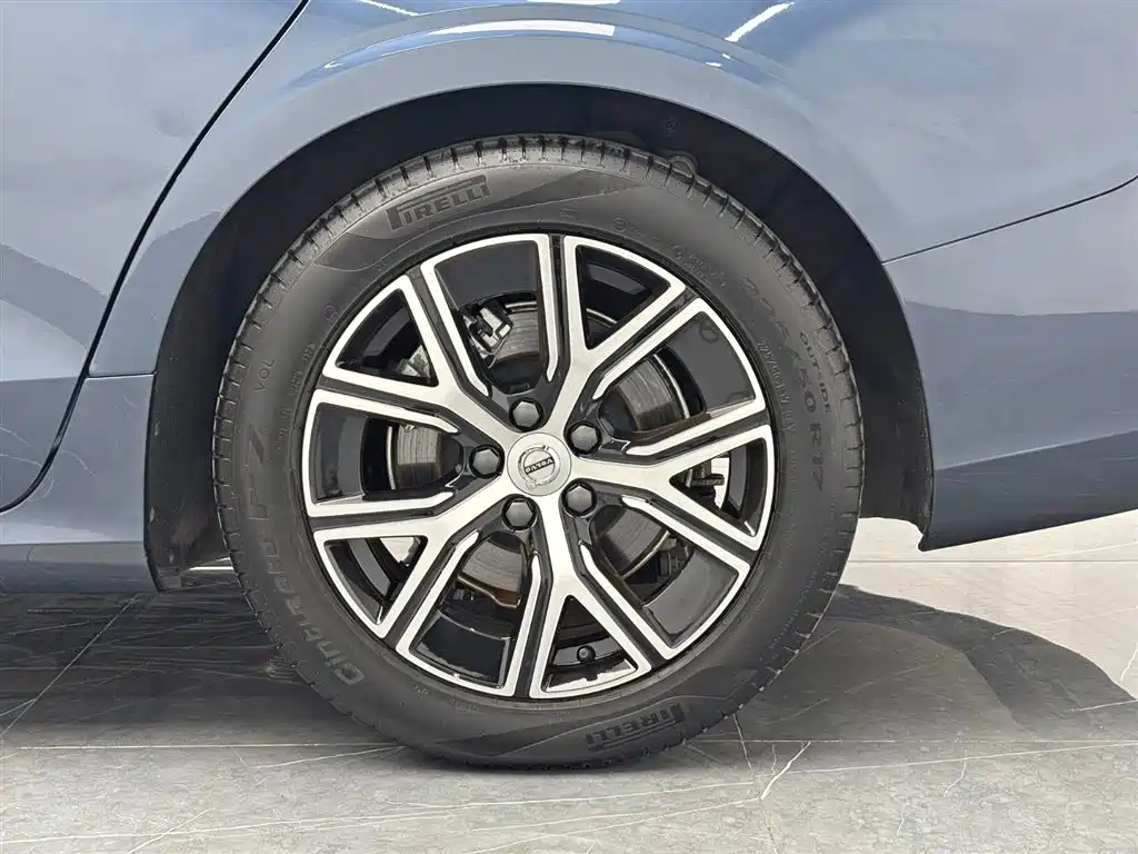 Volvo S60 2023 B4 Smart Comfort Luxury Edition фото 24