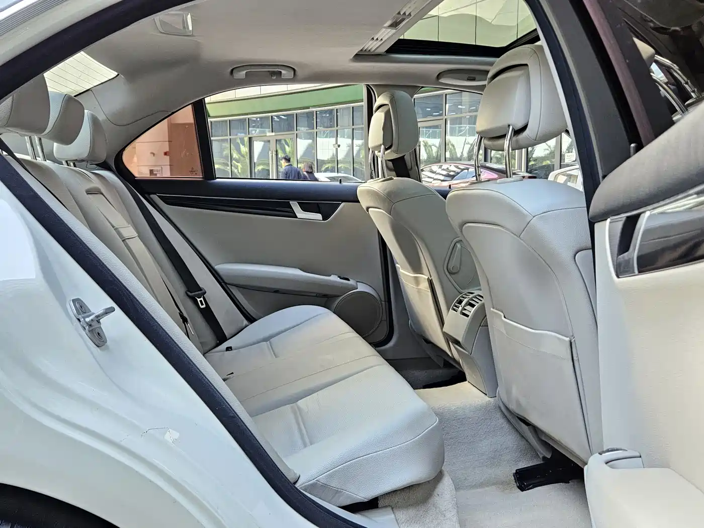 Mercedes-Benz C-Class 2013 Model C 180 CGI Classic фото 8