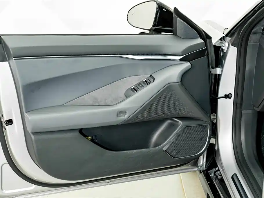 XPeng P7 2025 2025 820km Extended Range Edition