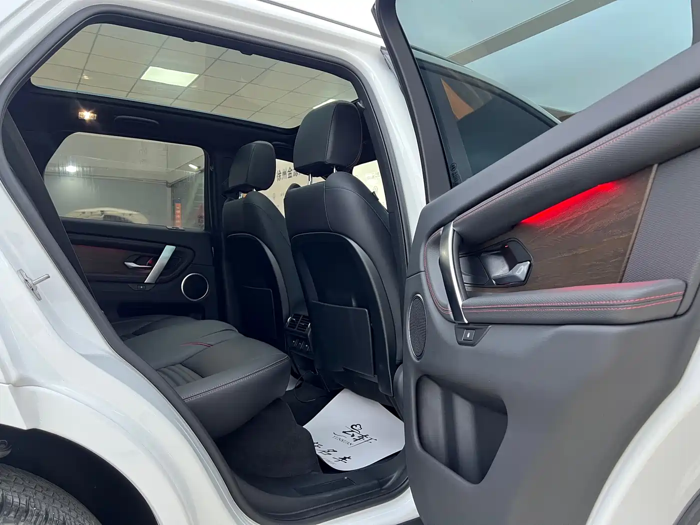 Land Rover Discovery Sport 2023 249PS R-Dynamic S Performance Version фото 15