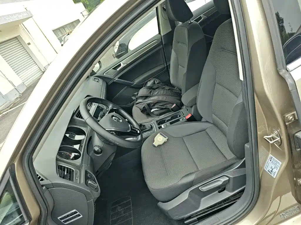 Фото 7 - Volkswagen Golf