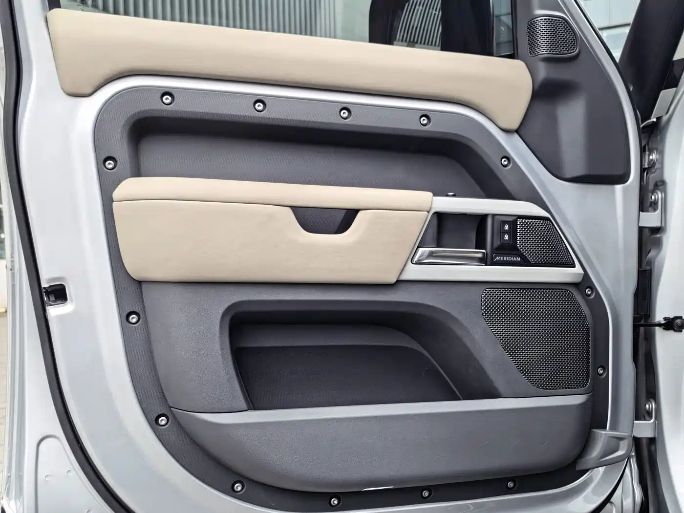 Фото 9 - Land Rover Defender