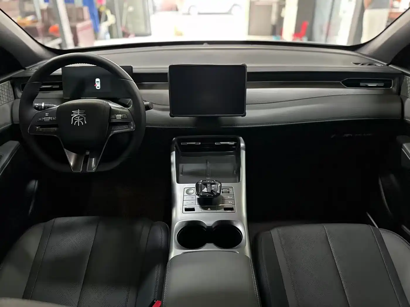 BYD Qin PLUS 2025 DM-i Smart Drive 55KM Leader фото 11
