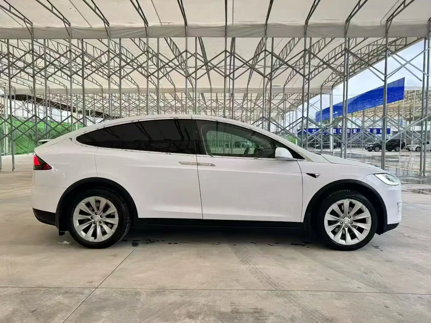 TESLA MODEL X