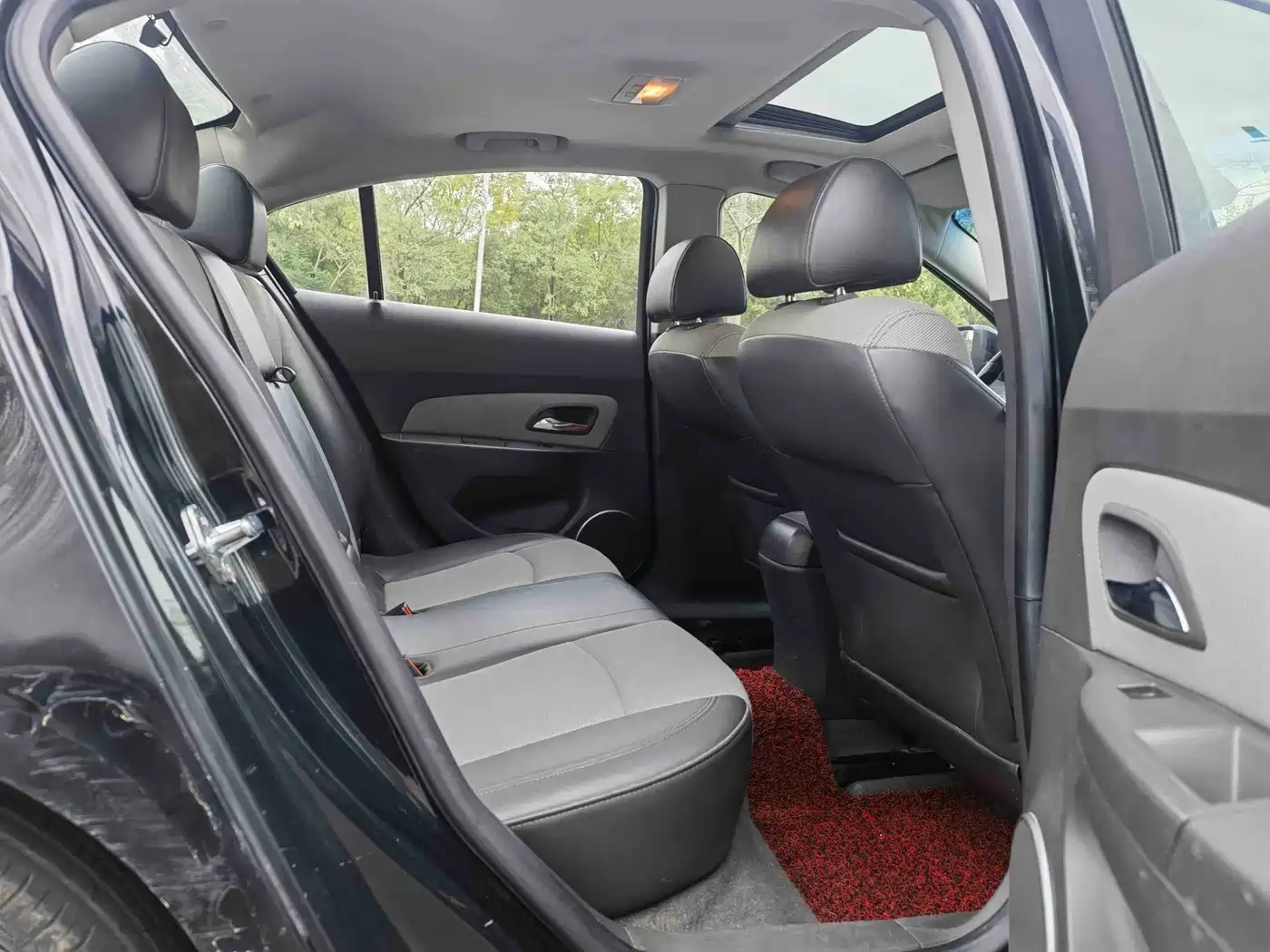 Chevrolet Cruze 2013 1.6L SL Sunroof MT фото 6