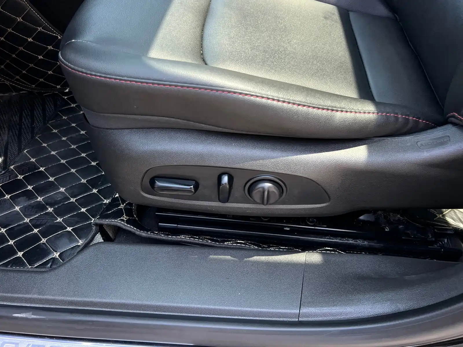 Photo 11 - Chevrolet Malibu XL