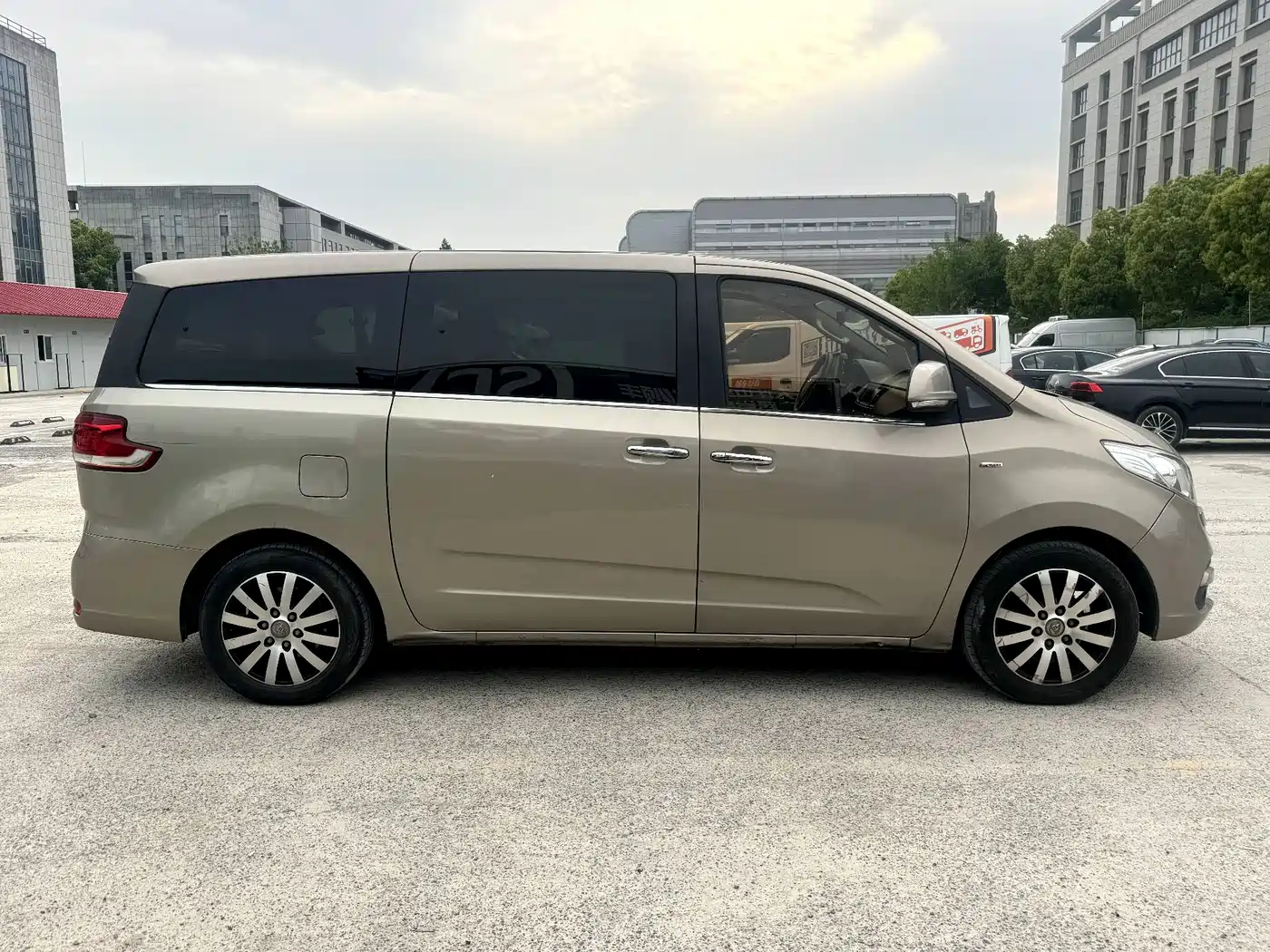 SAIC Maxus Maxus G10 2016 2.0T Automatic Executive Edition фото 8