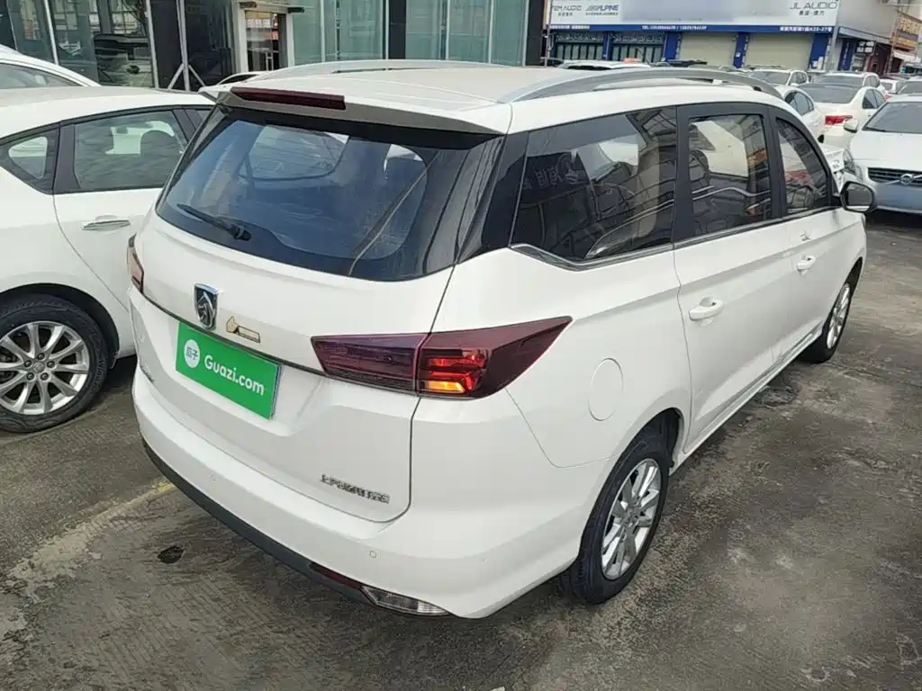 Фото 7 - Baojun 360