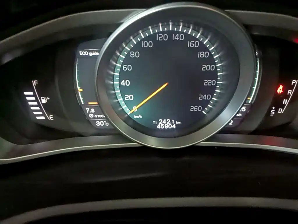 Volvo V40 2017 2018 T3 R-Design Edition