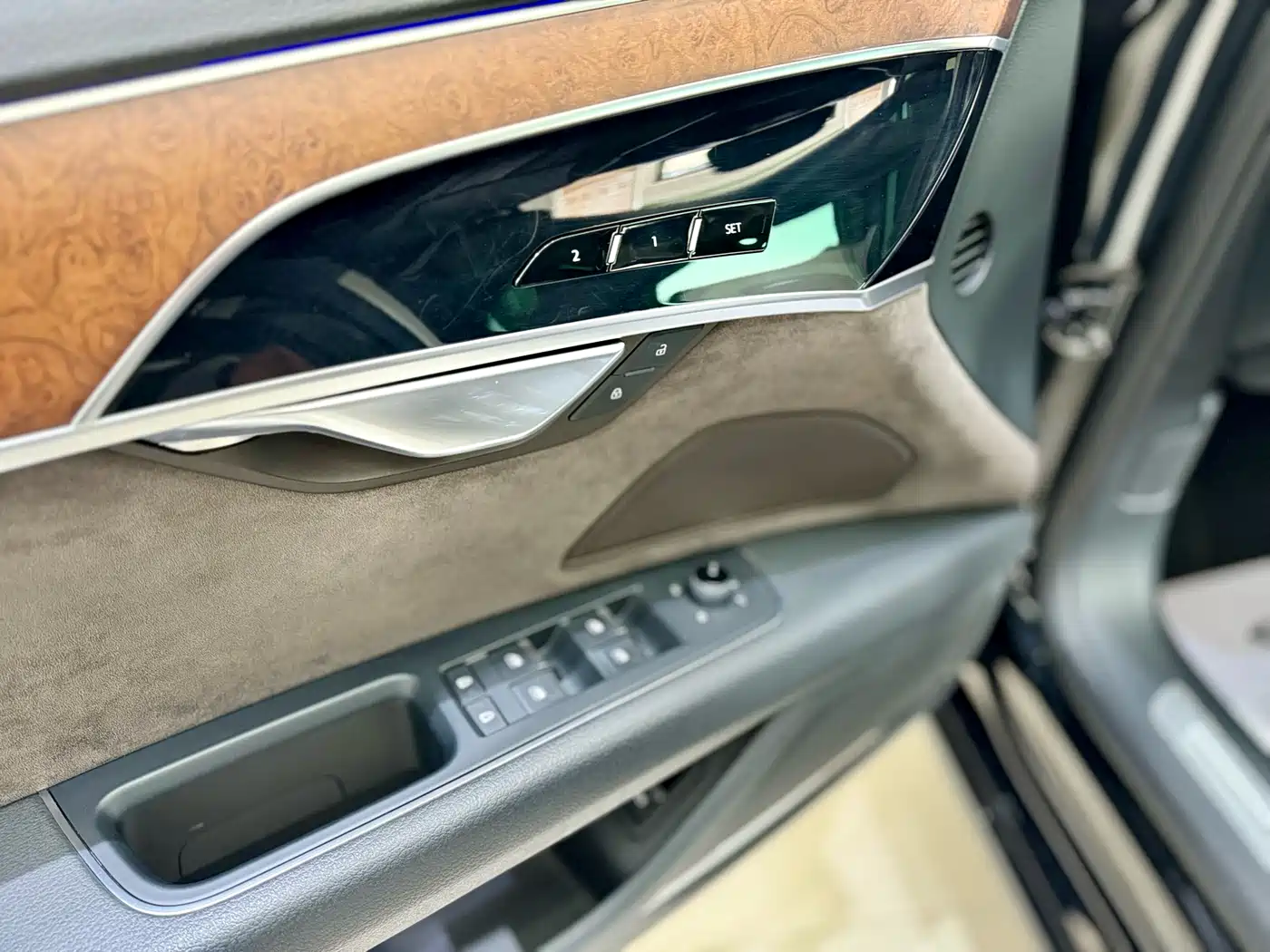 Audi A8 2018 A8L 55 TFSI quattro Launch Premium фото 7