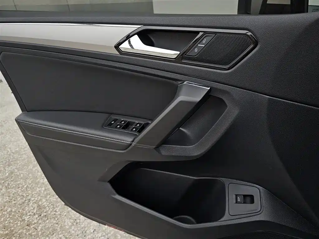 Volkswagen Tiguan L 2020 330TSI Auto 2WD Smart Luxury China VI фото 8
