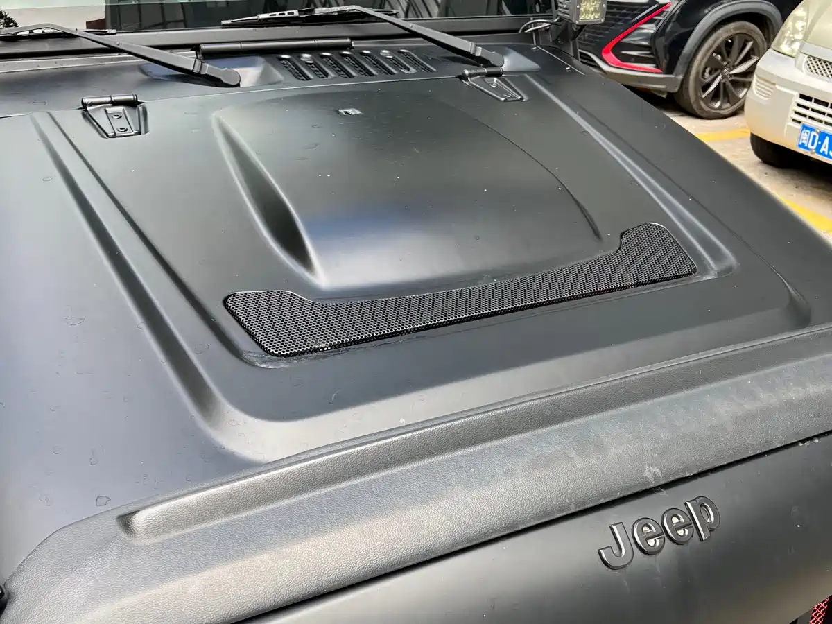 Photo 17 - Jeep Wrangler