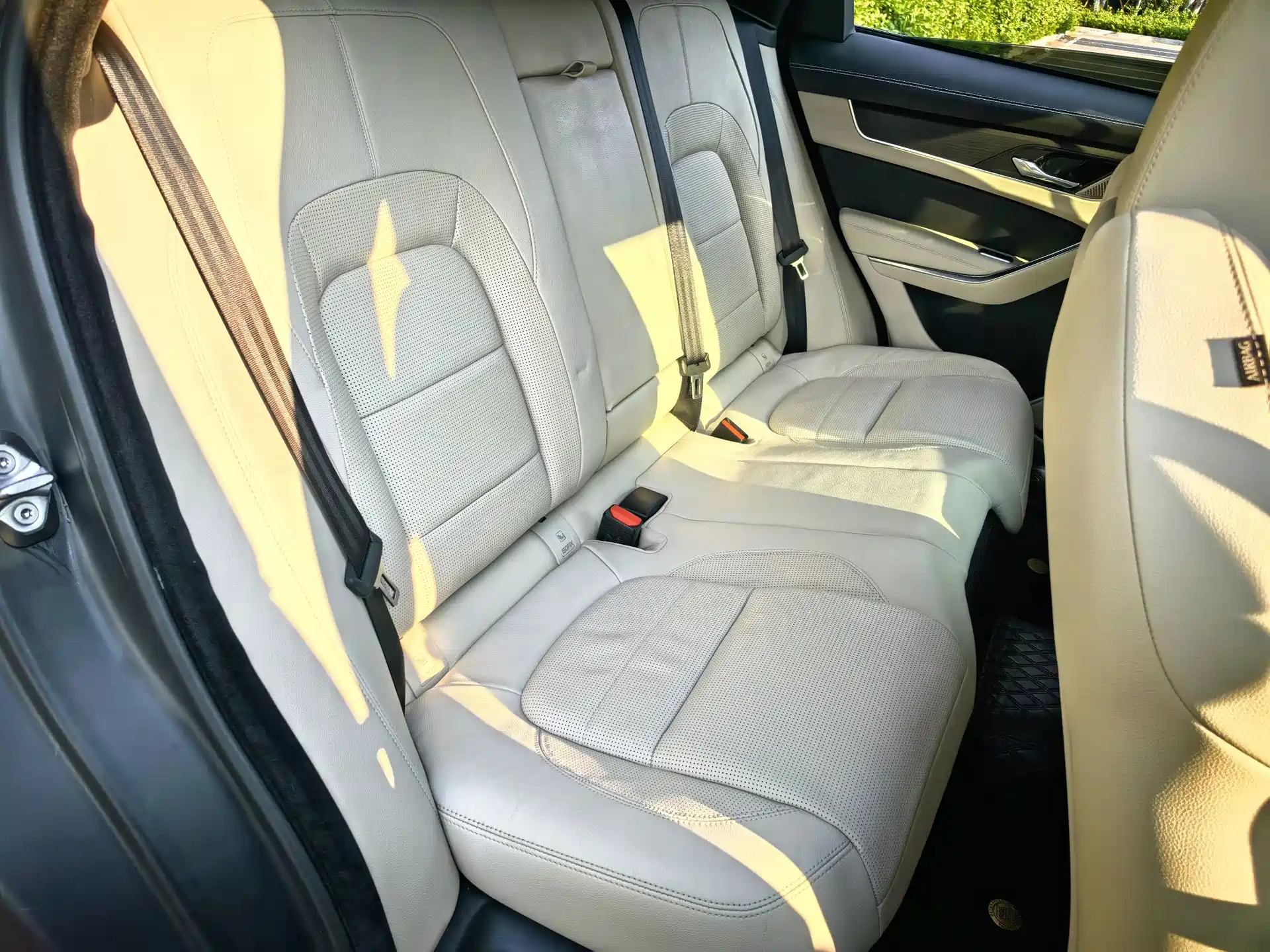 Photo 13 - Jaguar F-PACE