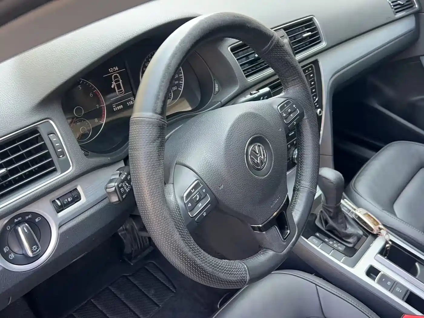 Volkswagen Passat 2014 1.8TSI DSG Luxury Edition фото 13