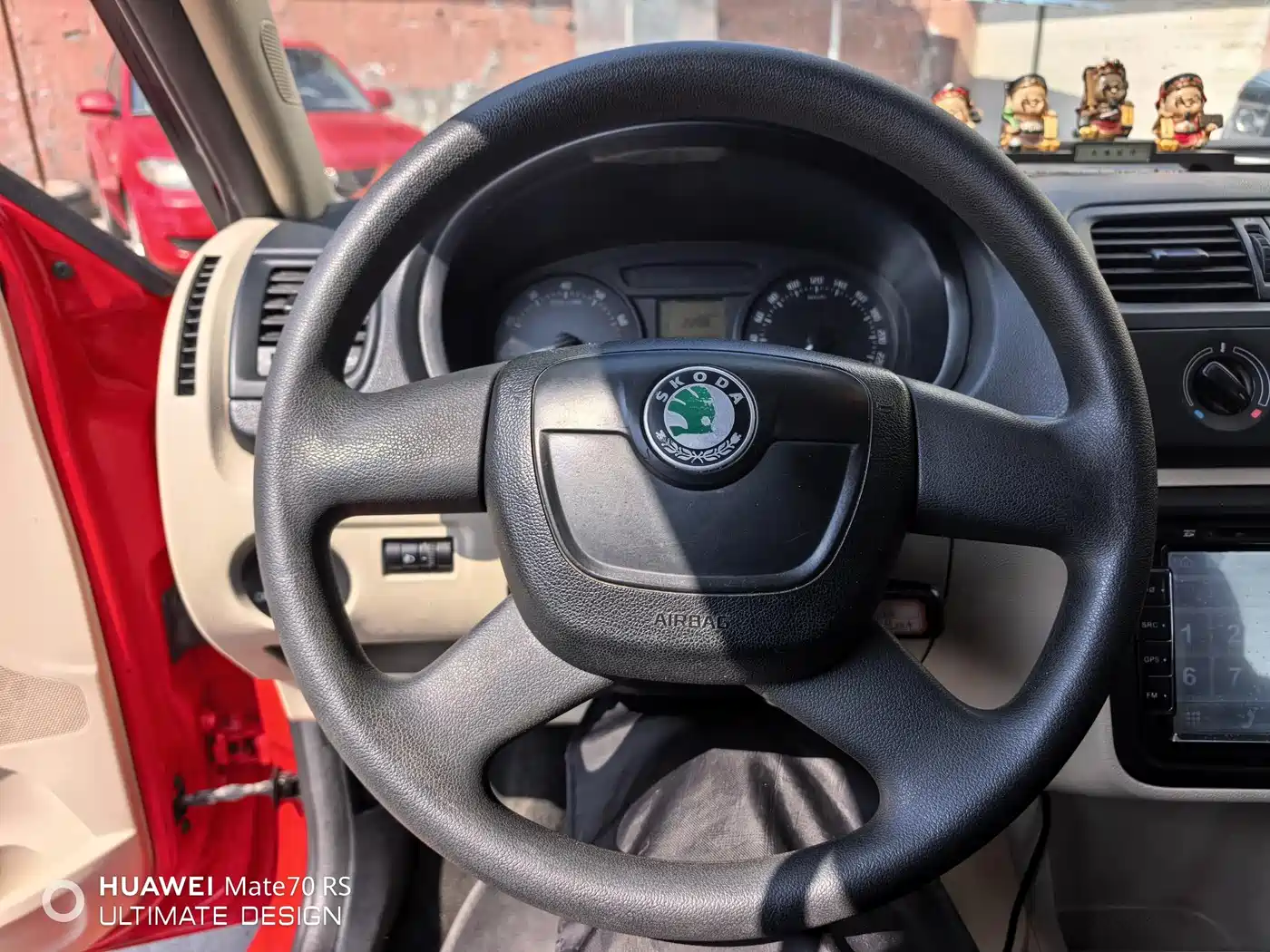 Škoda Fabia 2012 1.4L Automatic Crystal Edition фото 17