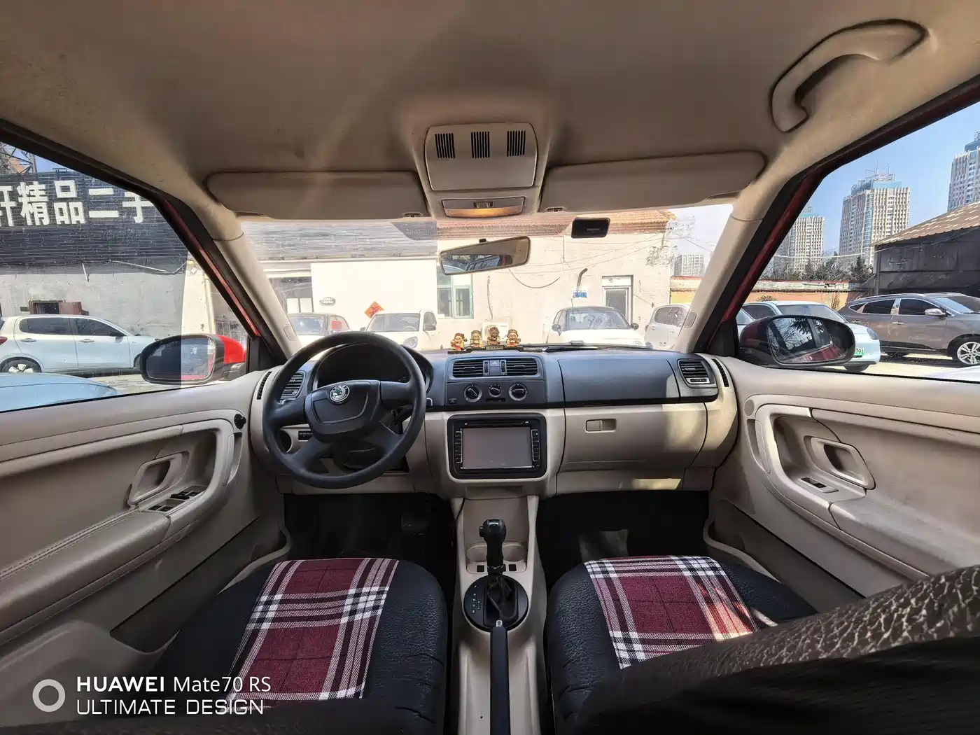 Škoda Fabia 2012 1.4L Automatic Crystal Edition фото 9